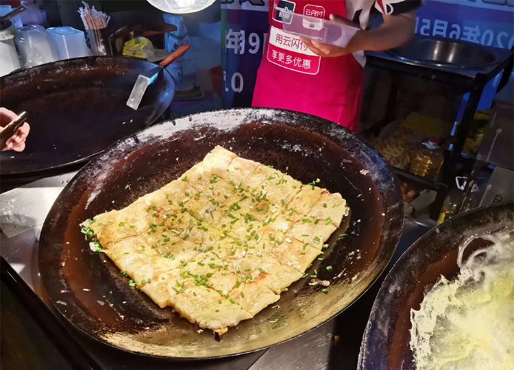 Kreativer Lebensmittelmarkt im Shanghai X Tower Night Market: Besucherführer