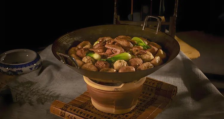 Hu Shi One-Pot Hotpot: Huizhou Winter Classic - China Wonders Guide