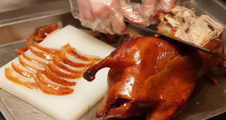 베이징 오리: 꼭 맛봐야 할 황실의 맛