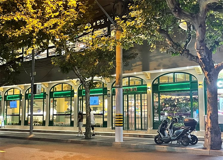 Shanghai Nachtleben: Urumqi Middle Road Guide — Beste Bars, Street Food & Nachtspaziergänge