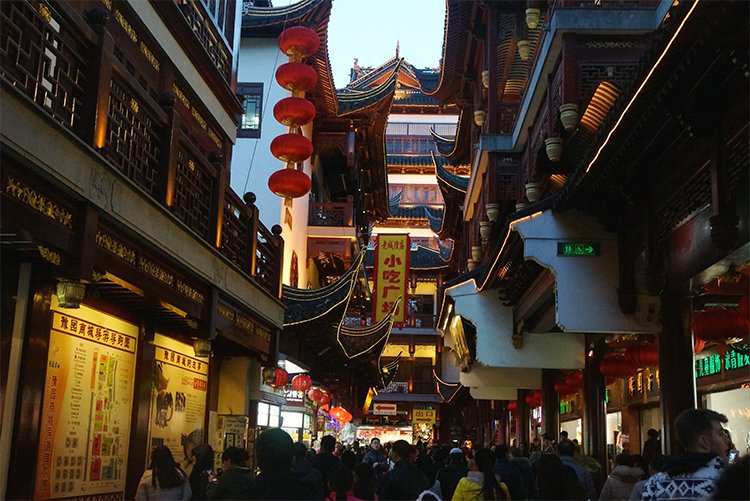 Shanghai Food Street Guide: Best Eats & Snacks at Old City God Temple