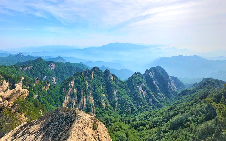 Experience the Cloud Sea at Baiyun Mountain: Luoyang's Mist-Capped Peak