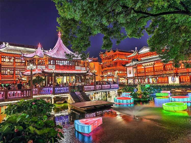 Yuyuan Garden Food Street Guide: Best Eats Around City God Temple